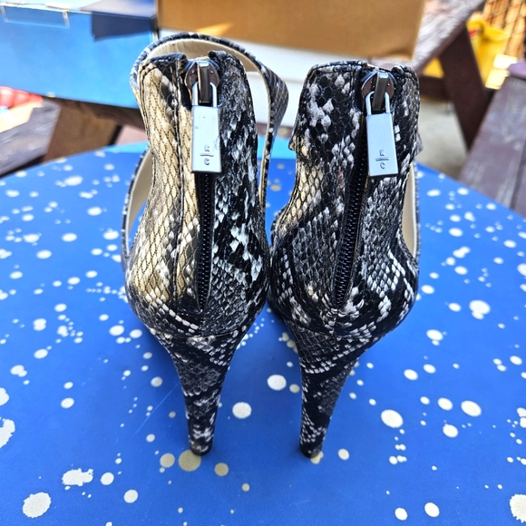 Kenneth Cole New York Brooke Cross Sandal Women's Size 9M - Picture 14 of 16